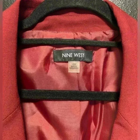 Woman’s Plus Size 18 Nine West Burgundy Blazer Suit Jacket Business Casual Work - Picture 4 of 6
